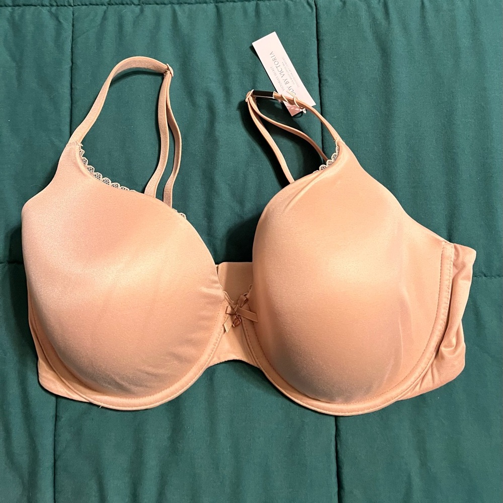 Victoria’s Secret Body by Victoria tan 34DDD NWT bra, underwire, smoke free